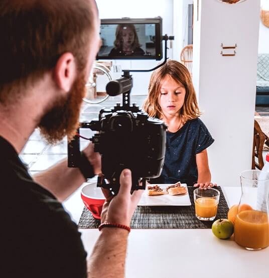 Vidéaste freelance en tournage audiovisuelle